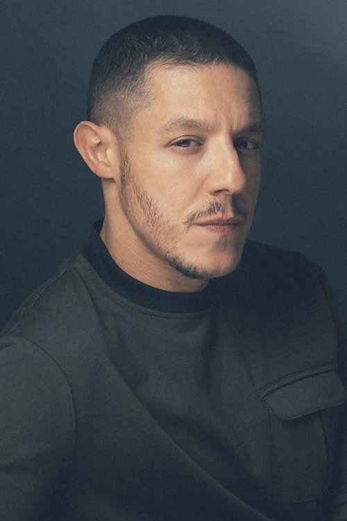 Kép: Theo Rossi színész profilképe