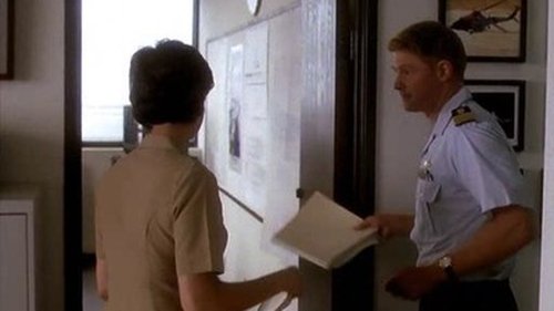 Escena del episodio 15 de la temporada 3 de la serie J.A.G.: Alerta roja