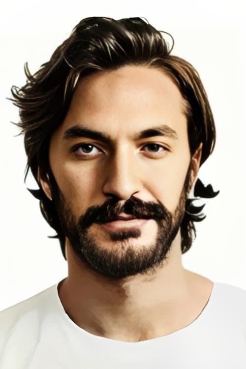 Kép: Sarp Can Köroğlu színész profilképe