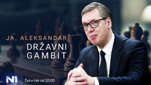 Ja, Aleksandar - Državni gambit Backdrop Blur