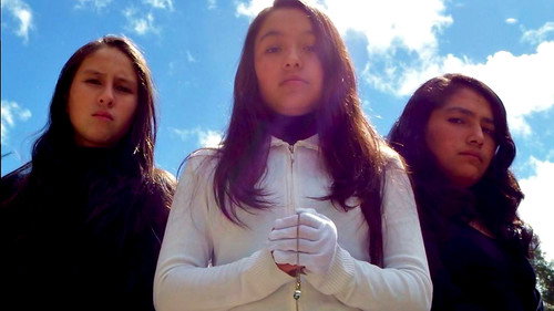 Angeles de Manos Negras Backdrop Blur
