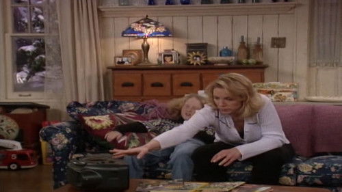 Escena del episodio 19 de la temporada 4 de Grace Under Fire