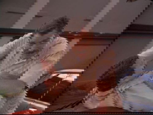 Escena del episodio 3 de la temporada 5 de la serie Magnum