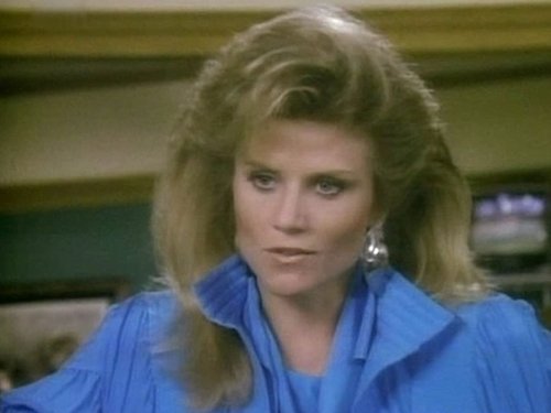 Escena del episodio 22 de la temporada 5 de la serie Falcon Crest