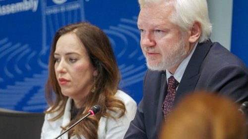 backdrop Julian Assange : l’homme à faire taire