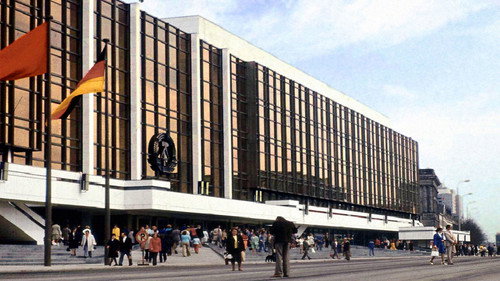 Ost-Berlin - Hauptstadt der Deutschen Demokratischen Republik - Season 1 Backdrop Blur