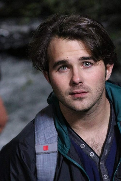 Foto de Hutch Dano interpretando a Justin Johnson en HOAX - El Engaño de Pie Grande