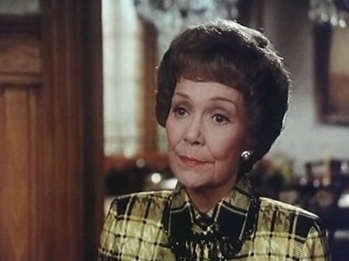 Escena del episodio 8 de la temporada 9 de la serie Falcon Crest