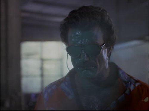 Escena del episodio 5 de la temporada 4 de la serie Magnum