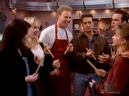 Escena del episodio 19 de la temporada 4 de la serie Beverly Hills, 90210