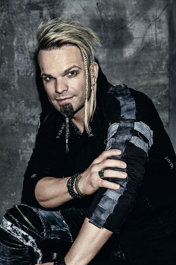 Jörg Roth interpretando a Self