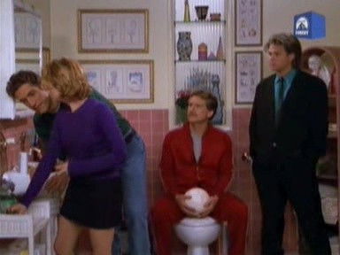 Escena del episodio 1 de la temporada 4 de Caroline in the City