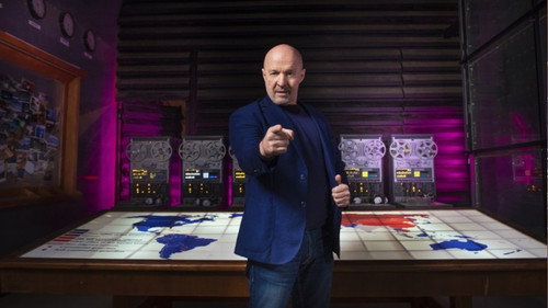 Questo strano mondo con Marco Berry Backdrop Blur