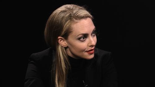 Escena del episodio 7 de la temporada 1 de la serie The Dropout: Auge y caída de Elizabeth Holmes