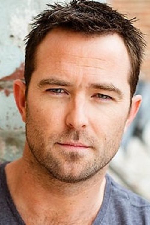 Kép: Sullivan Stapleton színész profilképe