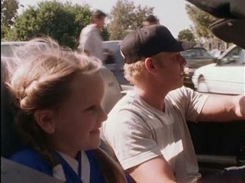 Escena del episodio 1 de la temporada 8 de la serie Beverly Hills, 90210