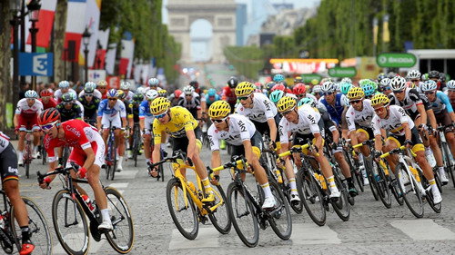 Кадр из Le Tour De France — The Official History 2007-2010