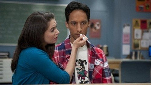 Community S03E01 — Biology 101 episode still