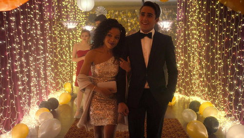 Com Amor, Victor: 1×10