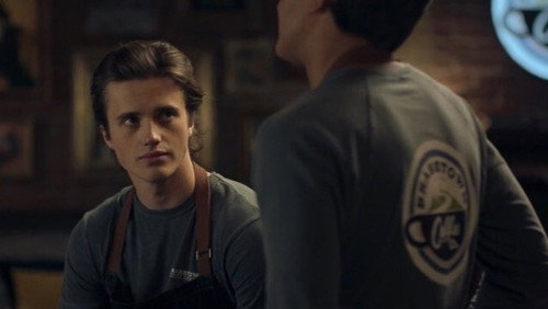 Com Amor, Victor: 2×2