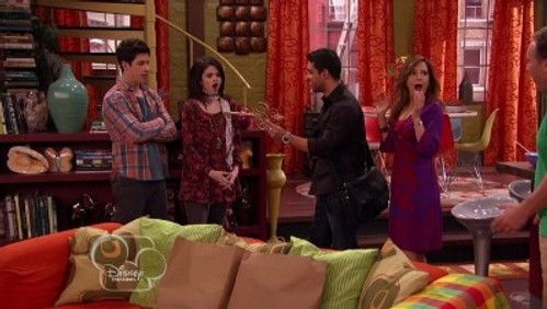 Os Feiticeiros de Waverly Place: 3×25