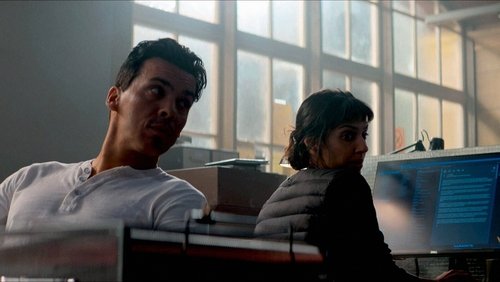 Invasão a Paris: 1×2