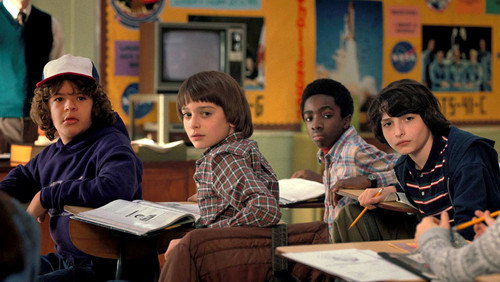 Stranger Things: 2×1