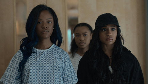 Beauty in Black: 2×1