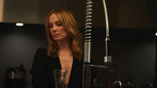 Angela Black: 1×1
