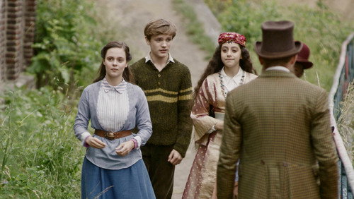 Theodosia: 1×2