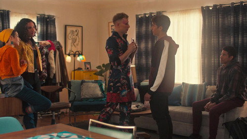 Com Amor, Victor: 1×8