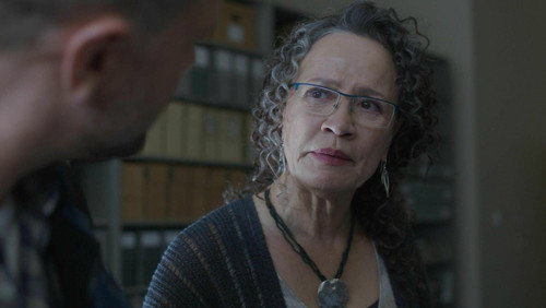 Siren: A Lenda das Sereias: 3×2