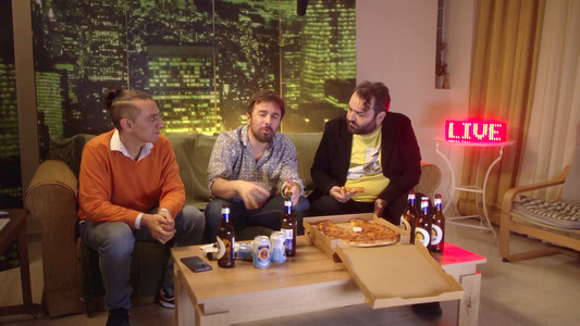 Στα Σύρματα