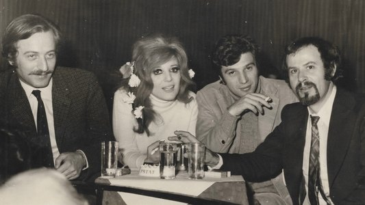 Γιάννης Σπανός: Πίσω απ' τη μαρκίζα