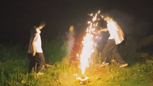 一起等雨停