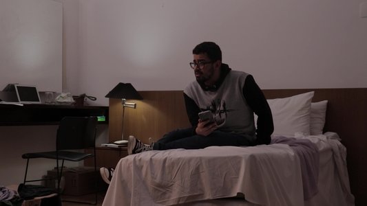 Tem Alguém em Casa?