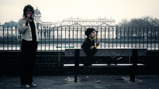 花を摘む少女と虫を殺す少女