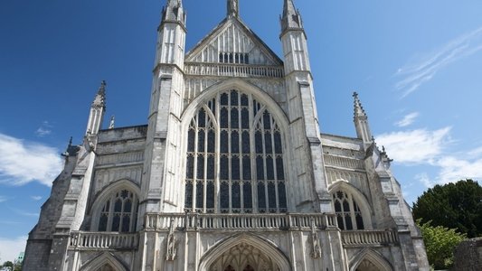 Britain's Great Cathedrals with Tony Robinson