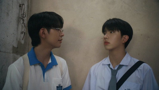 แรงโน้มถ่วงระหว่างเรา