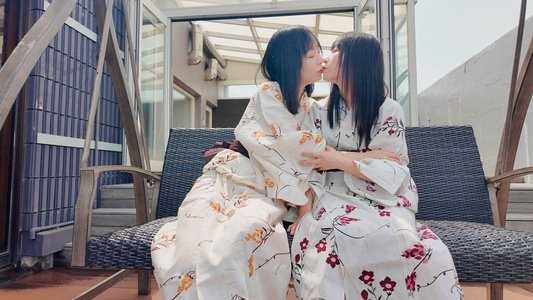 ハニカミ接吻旅行　長年の親友、初めての2人きり旅行…もっと好きを伝えたくて見つめ合ったらずっとキスした1泊２日の物語　円井萌華　日向ひかげ