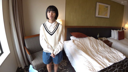 夏休み日焼けあとが残る雪乃ちゃんとごっくんプール教室