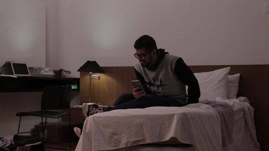 Tem Alguém em Casa?