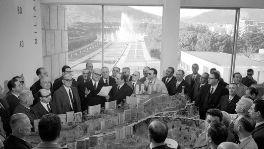 Le mani sulla città