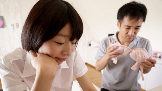 勃起をさせて笑みを浮かべる。痴女っ子優等生。かな まなかかな