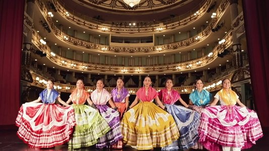El Grito: Lila Downs en el Teatro Macedonio Alcalá, con la Orquesta de Alejandro Díaz y la Compañía de Danza Costumbrista