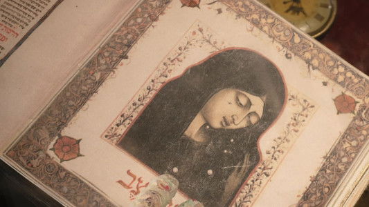 La jeune fille qui pleurait des perles