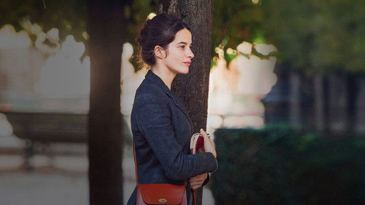 Une jeune fille qui va bien