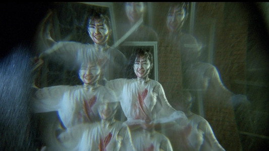 깊은 밤 갑자기