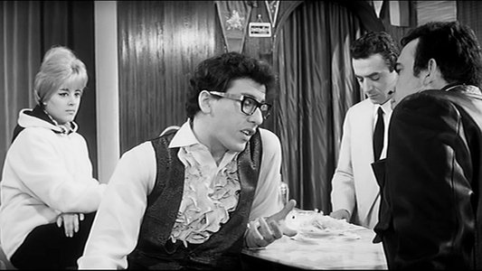 Maurizio, Peppino e le indossatrici