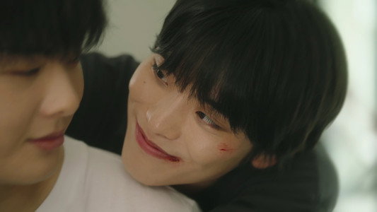 체크 남방을 입은 사내